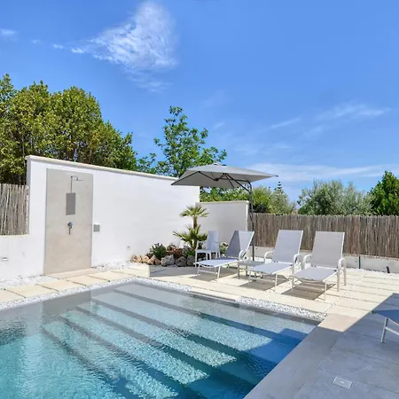 דירה With Pool סירקוזה