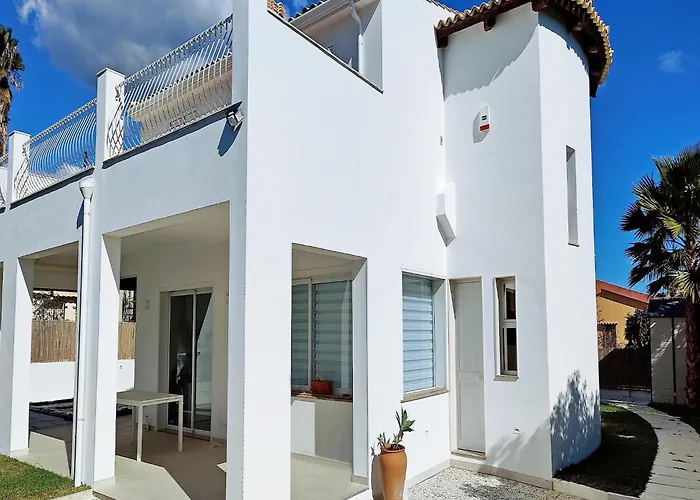 With Pool סירקוזה