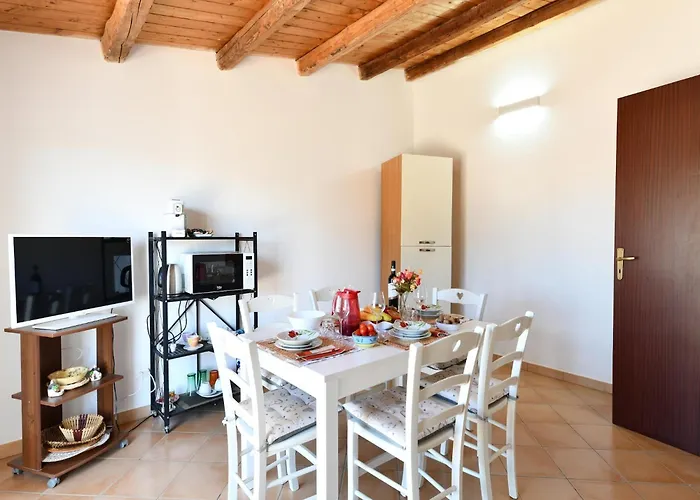 דירה With Pool סירקוזה