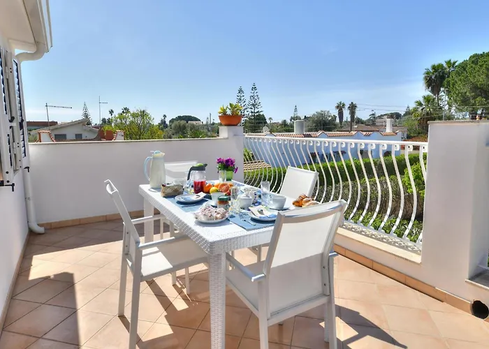 With Pool סירקוזה