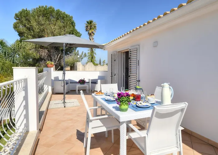 With Pool דירה *