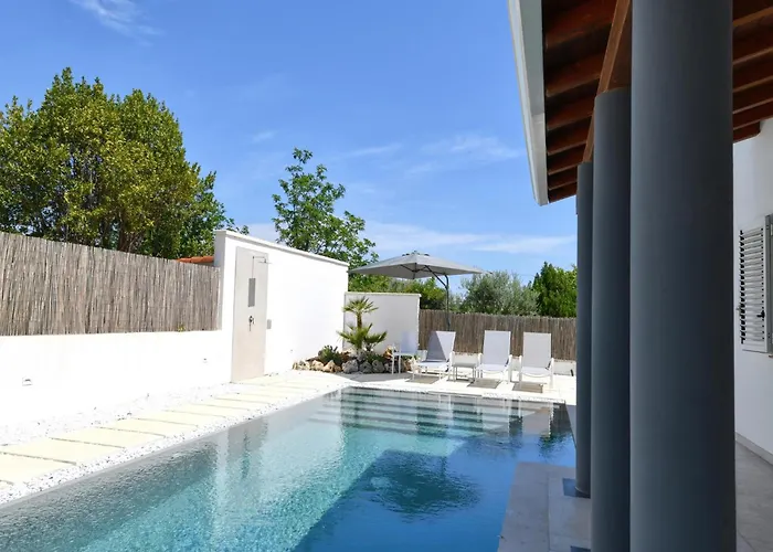 With Pool * סירקוזה