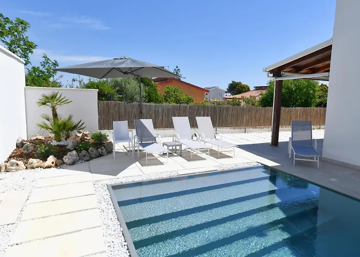 דירה With Pool סירקוזה