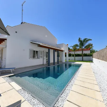 With Pool Lägenhet *