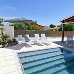 Apartman With Pool Szirakúza