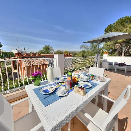 Apartment With Pool Syrakus