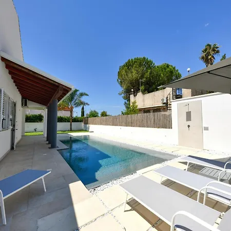With Pool Apartment *